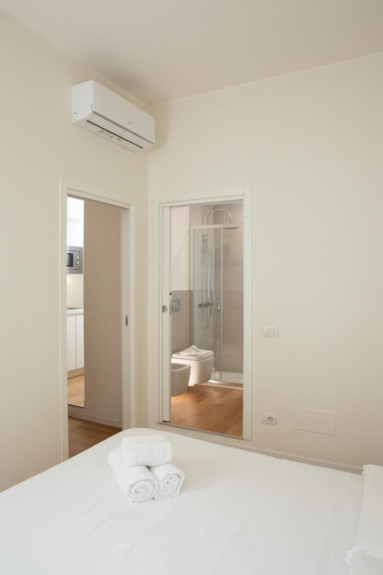 Klimt Central Station - Two Room Apartment Милан Экстерьер фото