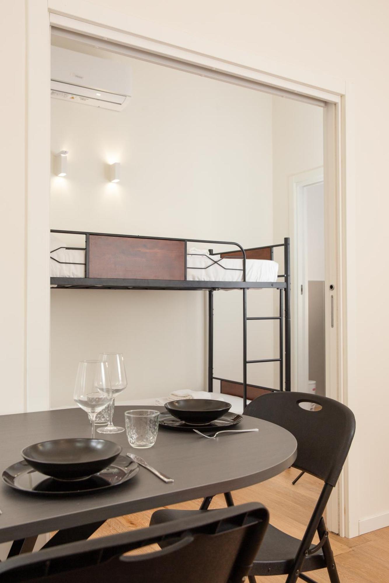 Klimt Central Station - Two Room Apartment Милан Экстерьер фото