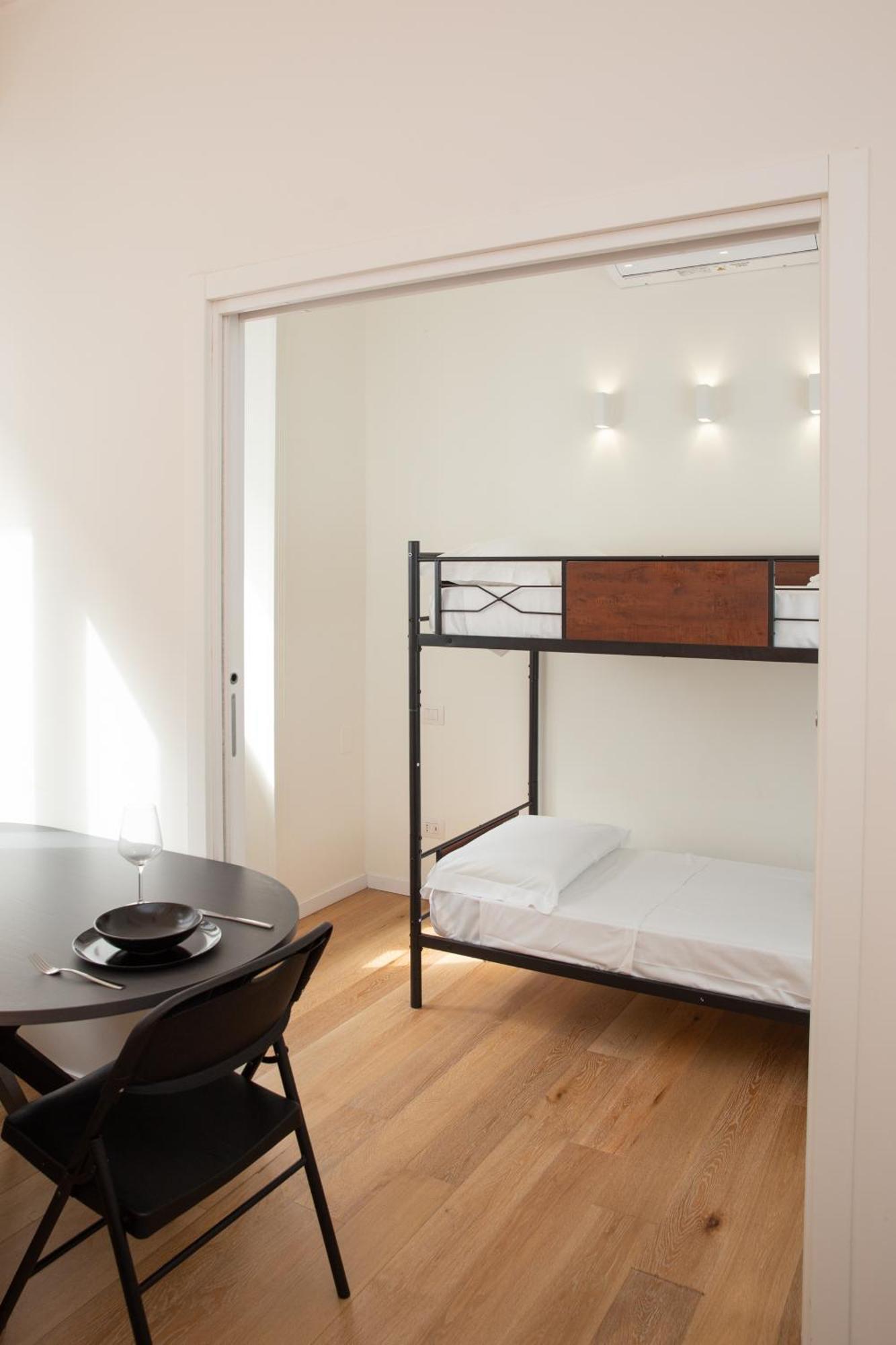 Klimt Central Station - Two Room Apartment Милан Экстерьер фото