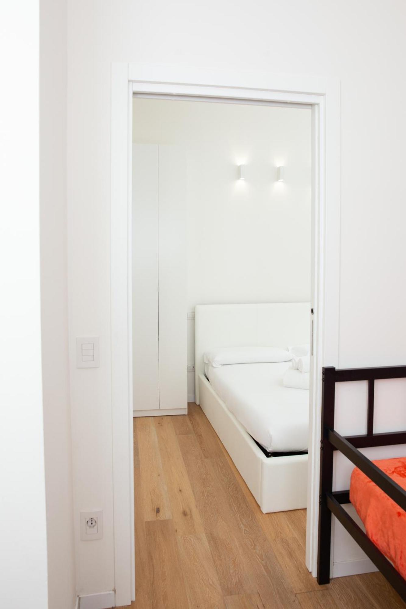Klimt Central Station - Two Room Apartment Милан Экстерьер фото